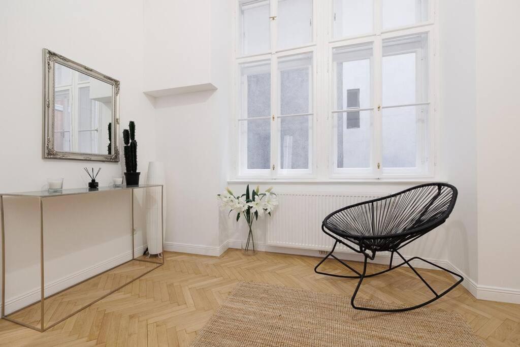 Franz 21 - Typical Viennese Apartment In The Heart Of Viena Exterior foto